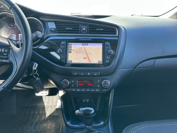 Kia Ceed II Рестайлинг с пробегом 2018 года, цена 1 365 000 рублей, 179540 км, хэтчбек, Автокод Объявления