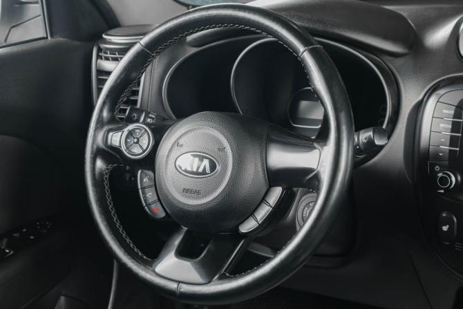 Kia Soul II Рестайлинг с пробегом 2017 года, цена 899 000 рублей, 340000 км, хэтчбек, Автокод Объявления