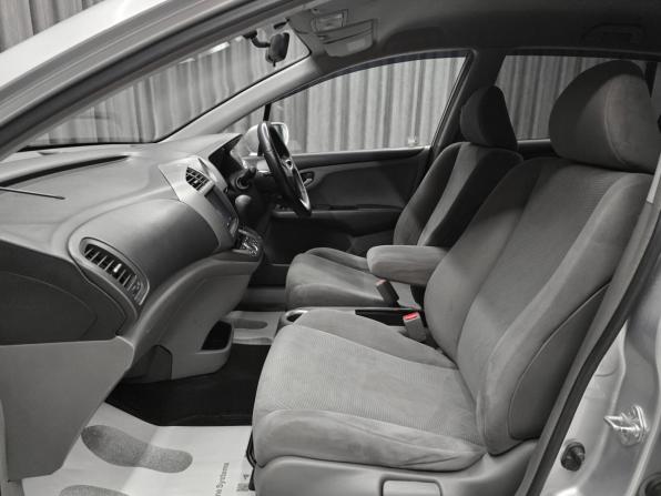 Honda Stream II Рестайлинг с пробегом 2009 года, цена 1 050 000 рублей, 220618 км, минивэн, Автокод Объявления
