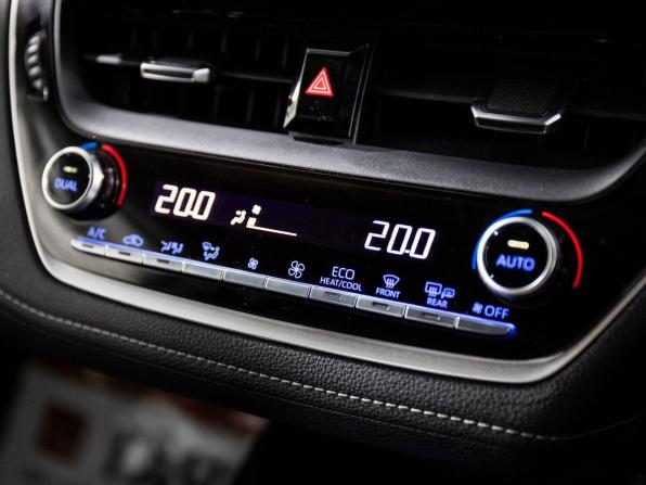 Toyota Corolla XII (E210) с пробегом 2018 года, цена 1 700 000 рублей, 60153 км, хэтчбек, Автокод Объявления