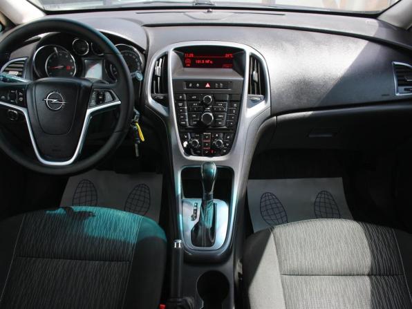 Opel Astra J Рестайлинг с пробегом 2012 года, цена 726 000 рублей, 283083 км, седан, Автокод Объявления