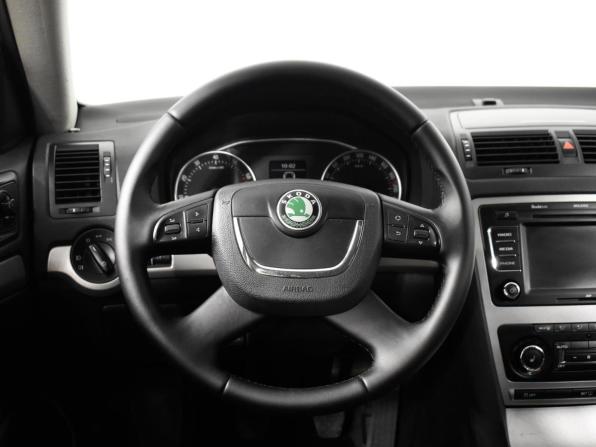 Skoda Octavia II (A5) Рестайлинг с пробегом 2011 года, цена 669 100 рублей, 268741 км, лифтбек, Автокод Объявления