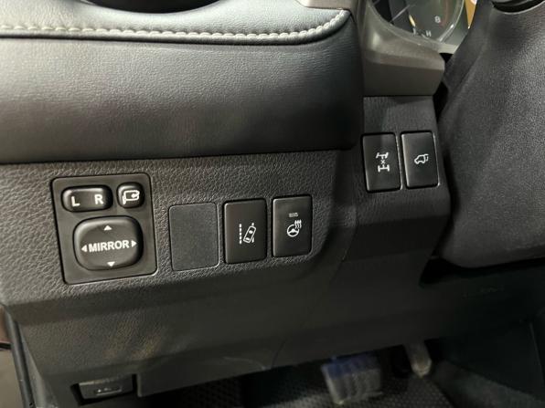 Toyota RAV4 IV (XA40) Рестайлинг с пробегом 2017 года, цена 2 730 000 рублей, 103172 км, внедорожник, Автокод Объявления
