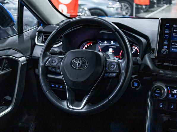 Toyota RAV4 V (XA50) с пробегом 2021 года, цена 3 289 900 рублей, 82160 км, внедорожник, Автокод Объявления