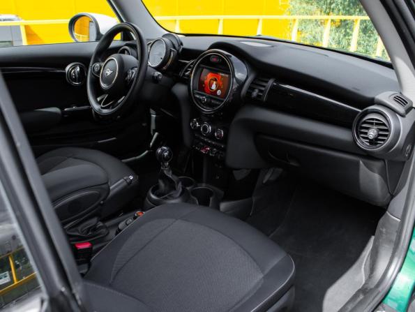 Mini Hatch III (F55/F56) Рестайлинг с пробегом 2021 года, цена 2 150 000 рублей, 23502 км, хэтчбек, Автокод Объявления