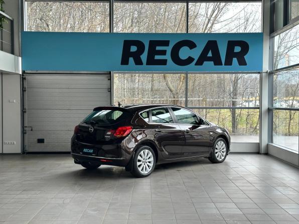 Opel Astra J Рестайлинг с пробегом 2014 года, цена 970 000 рублей, 129427 км, хэтчбек, Автокод Объявления