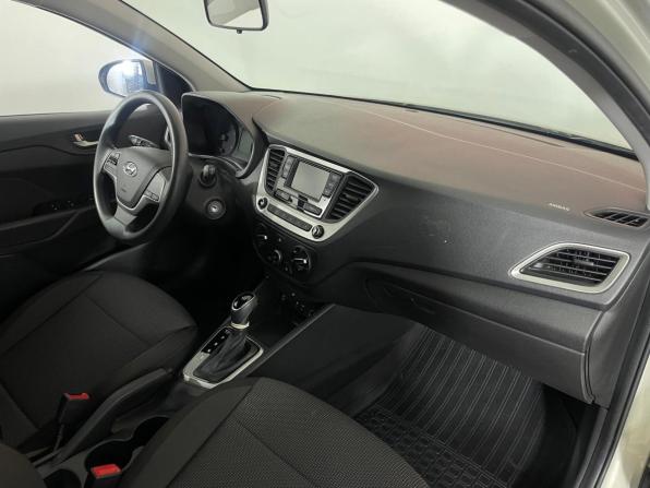 Hyundai Solaris II с пробегом 2018 года, цена 1 370 000 рублей, 71754 км, седан, Автокод Объявления
