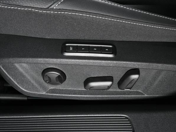 Volkswagen Passat (North America and China) II (China Market) Рестайлинг с пробегом 2024 года, цена 4 189 000 рублей, 43 км, седан, Автокод Объявления
