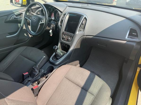 Opel Astra J Рестайлинг с пробегом 2012 года, цена 650 000 рублей, 207000 км, хэтчбек, Автокод Объявления