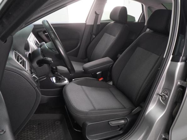 Volkswagen Polo V Рестайлинг с пробегом 2018 года, цена 1 349 000 рублей, 74315 км, седан, Автокод Объявления