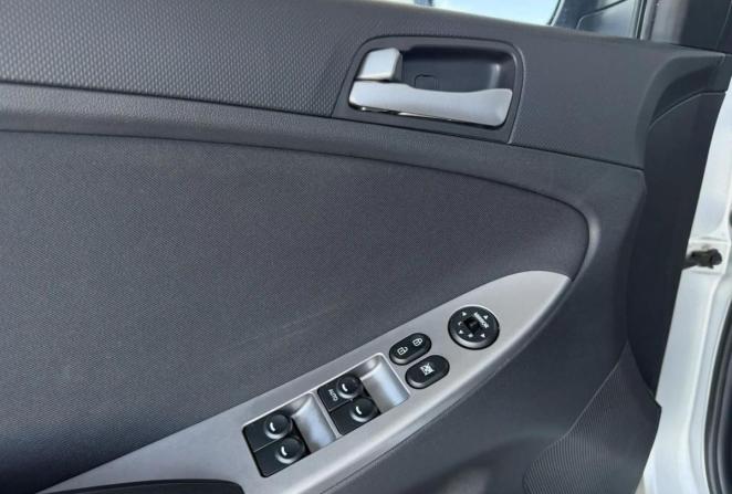 Hyundai Solaris I с пробегом 2014 года, цена 895 000 рублей, 131431 км, хэтчбек, Автокод Объявления
