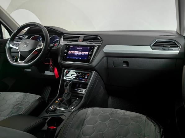 Volkswagen Tiguan II Рестайлинг с пробегом 2021 года, цена 2 699 000 рублей, 75003 км, внедорожник, Автокод Объявления