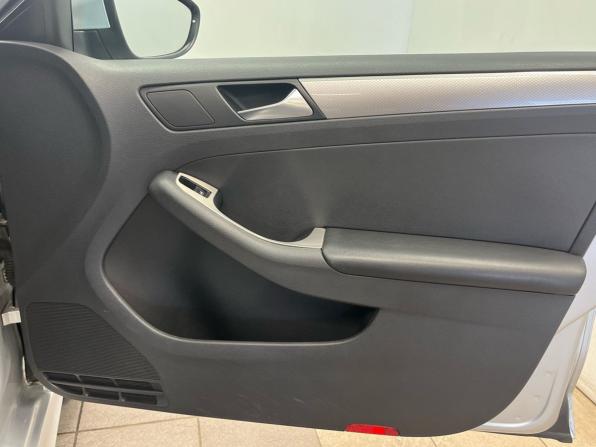 Volkswagen Jetta VI Рестайлинг с пробегом 2015 года, цена 749 000 рублей, 349000 км, седан, Автокод Объявления