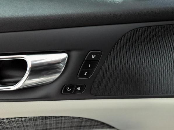 Volvo V60 Cross Country II с пробегом 2020 года, цена 3 700 000 рублей, 110911 км, универсал, Автокод Объявления