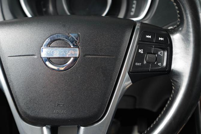 Volvo V40 II с пробегом 2014 года, цена 1 089 000 рублей, 240000 км, хэтчбек, Автокод Объявления
