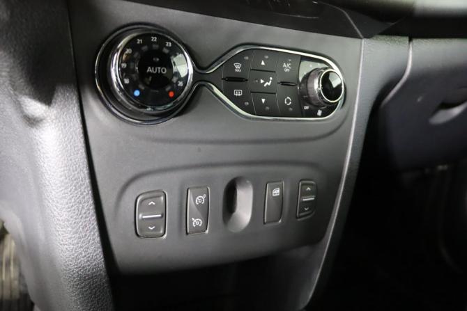 Renault Sandero II Рестайлинг с пробегом 2022 года, цена 1 149 990 рублей, 122311 км, хэтчбек, Автокод Объявления