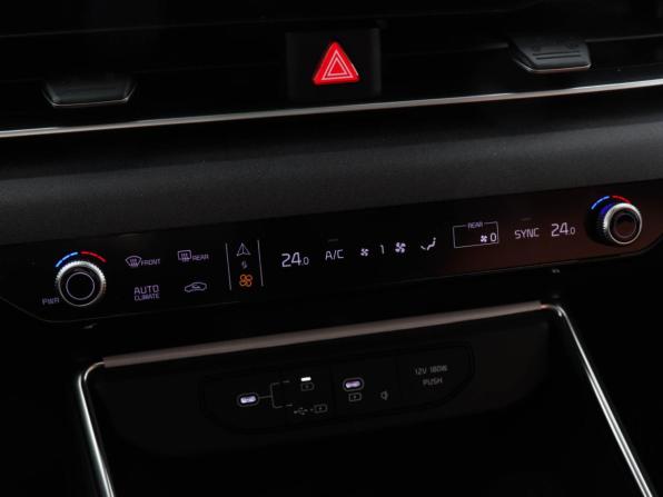 Kia Carnival IV Рестайлинг с пробегом 2024 года, цена 5 500 000 рублей, 58076 км, минивэн, Автокод Объявления