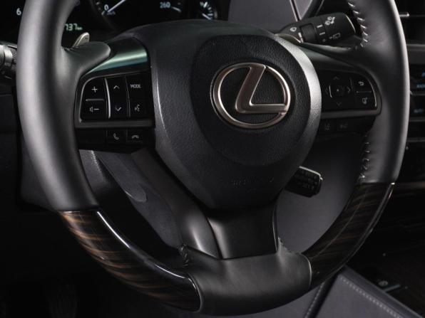 Lexus LX III Рестайлинг 2 с пробегом 2018 года, цена 9 860 000 рублей, 63737 км, внедорожник, Автокод Объявления