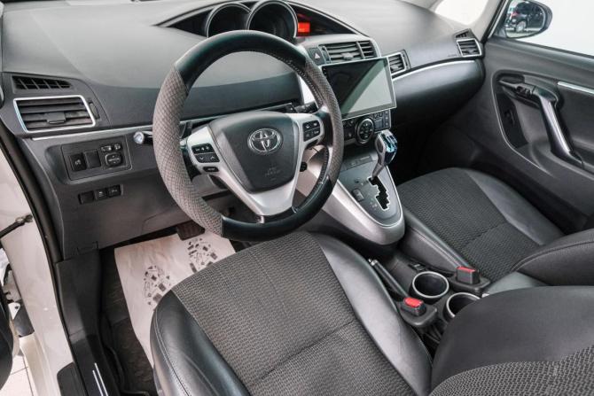 Toyota Verso I Рестайлинг с пробегом 2014 года, цена 1 899 000 рублей, 173000 км, компактвэн, Автокод Объявления