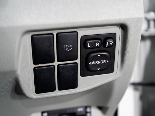 Toyota Prius III (XW30) с пробегом 2010 года, цена 1 100 000 рублей, 163393 км, лифтбек, Автокод Объявления