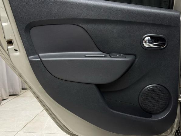 Renault Logan II с пробегом 2015 года, цена 799 000 рублей, 148000 км, седан, Автокод Объявления