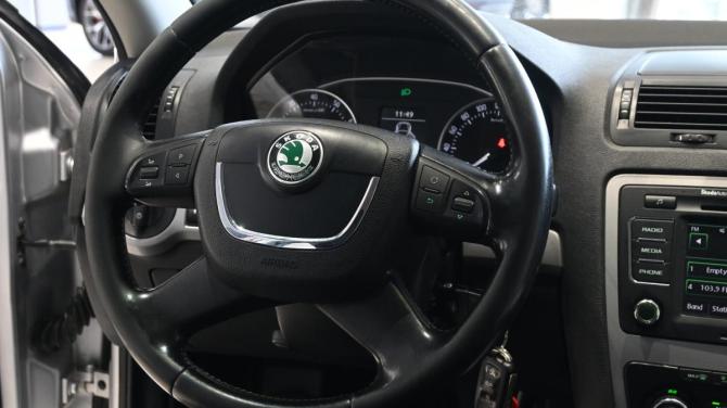 Skoda Octavia II (A5) Рестайлинг с пробегом 2009 года, цена 625 000 рублей, 202266 км, лифтбек, Автокод Объявления
