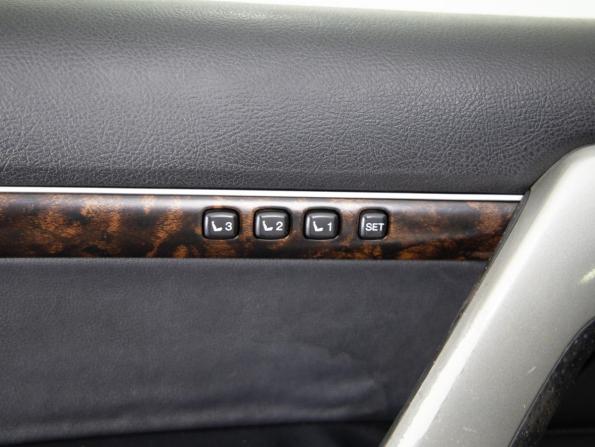 Toyota Land Cruiser 200 Series Рестайлинг 1 с пробегом 2012 года, цена 2 899 000 рублей, 339529 км, внедорожник, Автокод Объявления