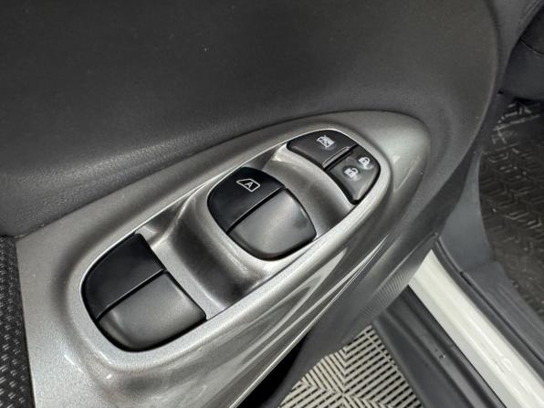 Nissan Juke I с пробегом 2012 года, цена 1 199 000 рублей, 84139 км, внедорожник, Автокод Объявления