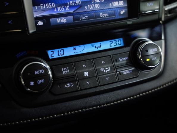 Toyota RAV4 IV (XA40) с пробегом 2015 года, цена 2 399 000 рублей, 67628 км, внедорожник, Автокод Объявления