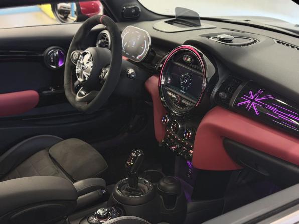 Mini Hatch III (F55/F56) Рестайлинг с пробегом 2021 года, цена 4 300 000 рублей, 2565 км, хэтчбек, Автокод Объявления