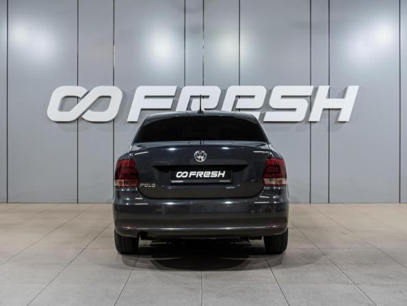 Volkswagen Polo V Рестайлинг с пробегом 2018 года, цена 1 299 000 рублей, 132982 км, седан, Автокод Объявления