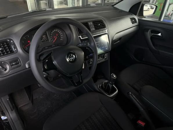 Volkswagen Polo V Рестайлинг с пробегом 2017 года, цена 1 050 000 рублей, 76215 км, седан, Автокод Объявления