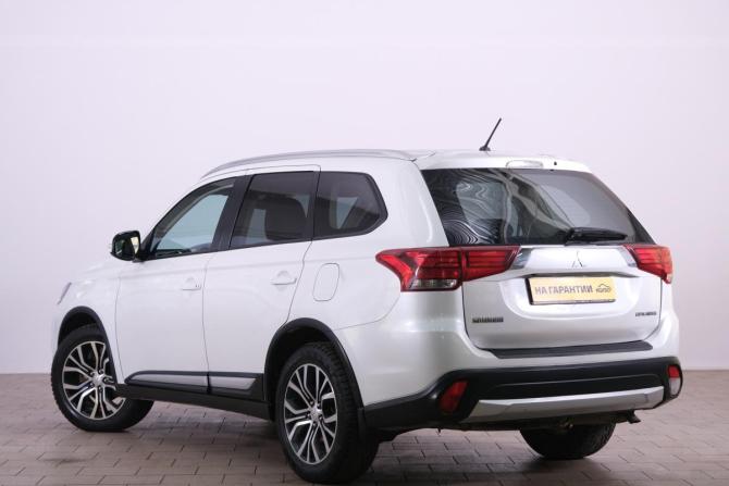 Mitsubishi Outlander III Рестайлинг 2 с пробегом 2016 года, цена 1 669 000 рублей, 327000 км, внедорожник, Автокод Объявления