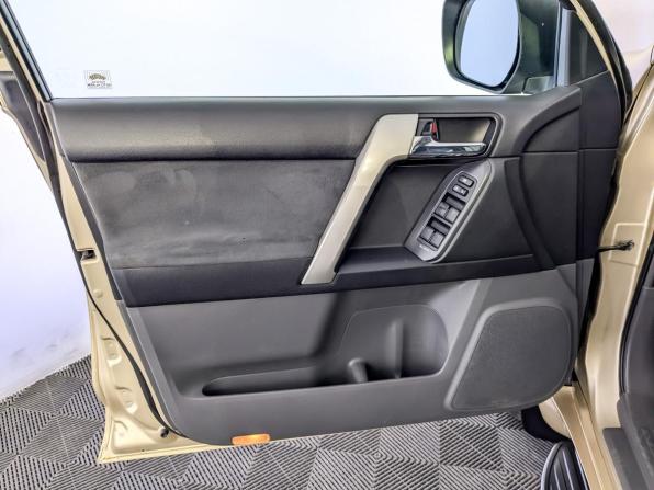 Toyota Land Cruiser Prado 150 Series с пробегом 2012 года, цена 2 700 000 рублей, 283219 км, внедорожник, Автокод Объявления