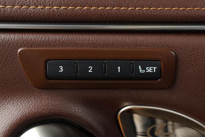 Lexus ES VII с пробегом 2019 года, цена 3 699 000 рублей, 286000 км, седан, Автокод Объявления