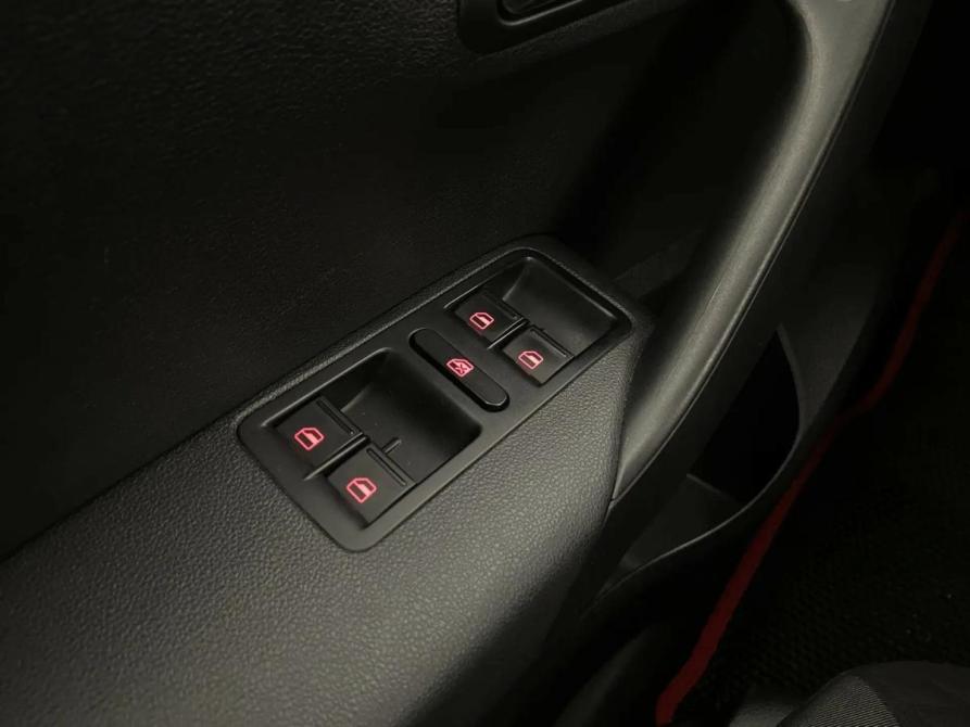 Volkswagen Polo V Рестайлинг Псков  - изображение 17