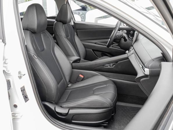 Hyundai Elantra VII (CN7) Рестайлинг с пробегом 2024 года, цена 2 245 000 рублей, 23070 км, седан, Автокод Объявления
