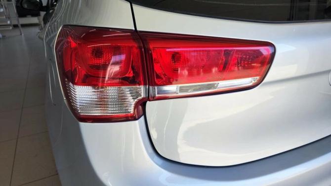 Kia Rio III Рестайлинг с пробегом 2017 года, цена 995 000 рублей, 125500 км, хэтчбек, Автокод Объявления