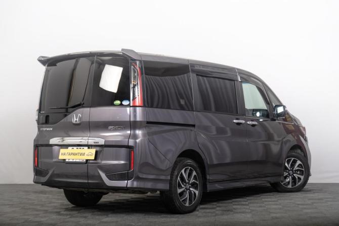 Honda Stepwgn V Рестайлинг с пробегом 2019 года, цена 2 599 000 рублей, 55000 км, минивэн, Автокод Объявления