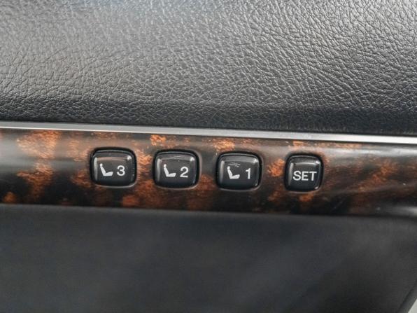 Toyota Land Cruiser 200 Series Рестайлинг 1 с пробегом 2012 года, цена 3 900 000 рублей, 218848 км, внедорожник, Автокод Объявления