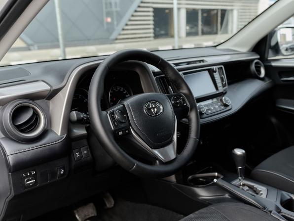 Toyota RAV4 IV (XA40) Рестайлинг с пробегом 2017 года, цена 2 447 000 рублей, 119887 км, внедорожник, Автокод Объявления