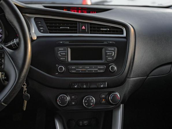 Kia Ceed II Рестайлинг с пробегом 2017 года, цена 1 015 000 рублей, 152386 км, хэтчбек, Автокод Объявления
