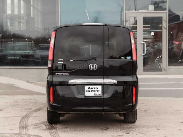 Honda Stepwgn V с пробегом 2016 года, цена 1 680 000 рублей, 188888 км, минивэн, Автокод Объявления