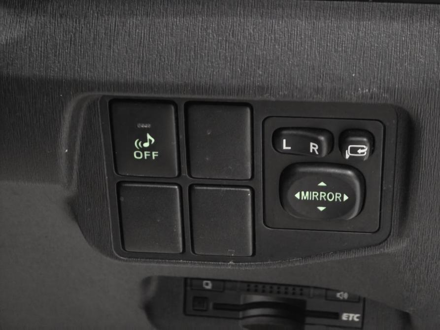 Toyota Prius III Рестайлинг (XW30) Красноярск  - изображение 19