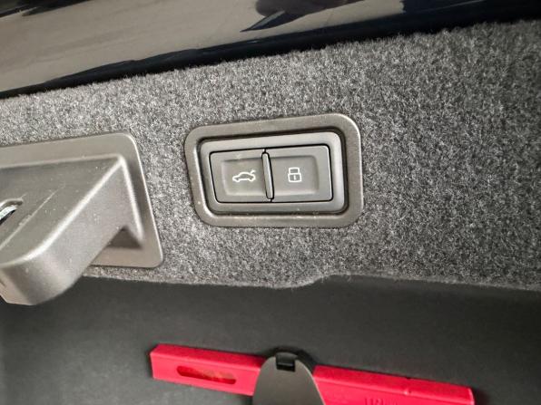 Audi A8 IV (D5) Рестайлинг с пробегом 2022 года, цена 7 985 900 рублей, 17694 км, седан, Автокод Объявления