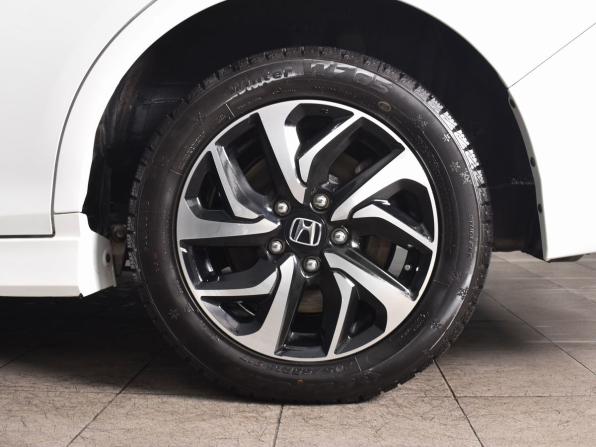 Honda Stepwgn V Рестайлинг с пробегом 2018 года, цена 2 375 995 рублей, 80752 км, минивэн, Автокод Объявления