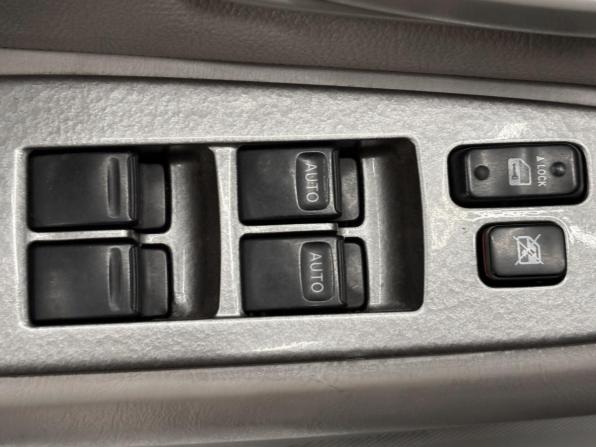 Toyota Sequoia I Рестайлинг с пробегом 2005 года, цена 1 850 000 рублей, 230000 км, внедорожник, Автокод Объявления