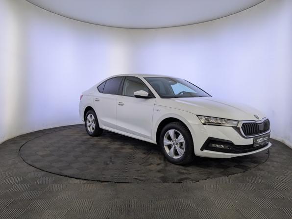 Skoda Octavia IV (A8) с пробегом 2021 года, цена 2 500 000 рублей, 48065 км, лифтбек, Автокод Объявления