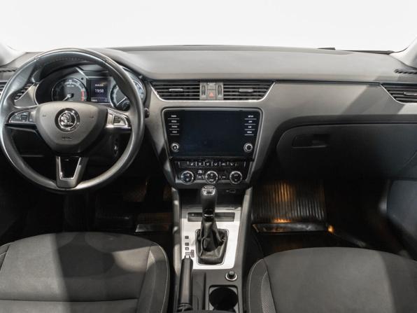 Skoda Octavia III (A7) Рестайлинг с пробегом 2019 года, цена 1 688 600 рублей, 168062 км, лифтбек, Автокод Объявления