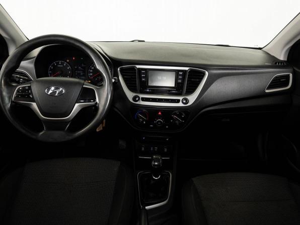 Hyundai Solaris II с пробегом 2017 года, цена 782 000 рублей, 219400 км, седан, Автокод Объявления